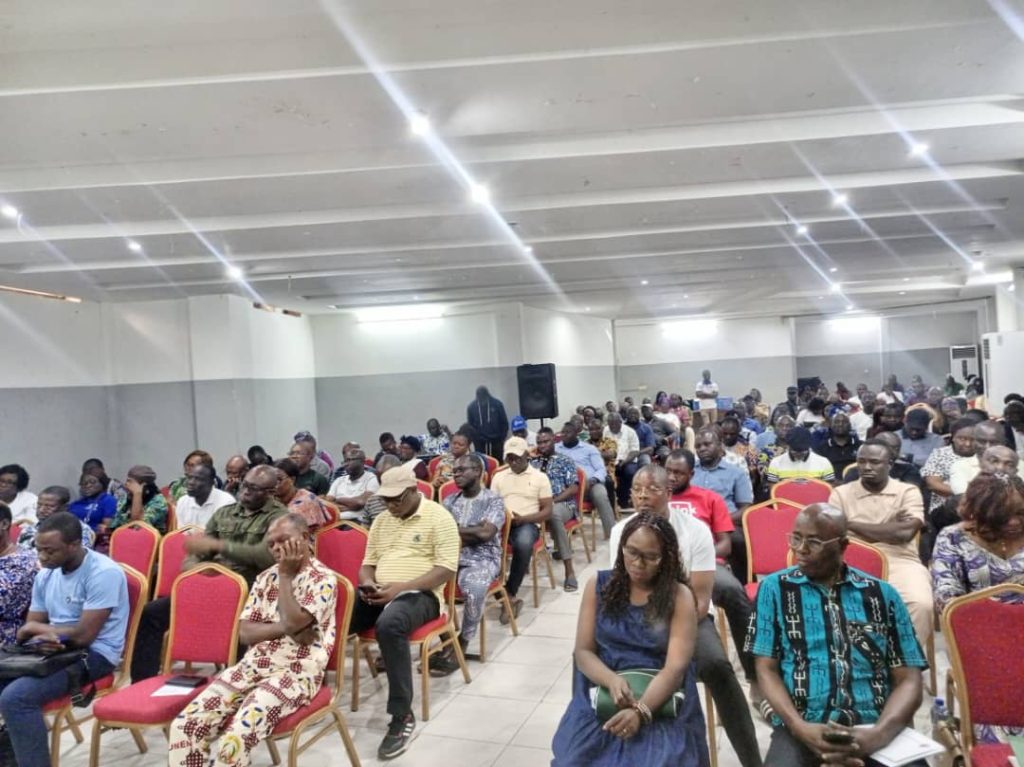 L'Assemblée générale du samedi 16 août 2025 au siège à Lomé du Syndicat des Employés et Cadres des Banques(Synbank) aura permis de passer au peigne fin les problèmes qui minent le secteur de la banque et assurance au Togo. 